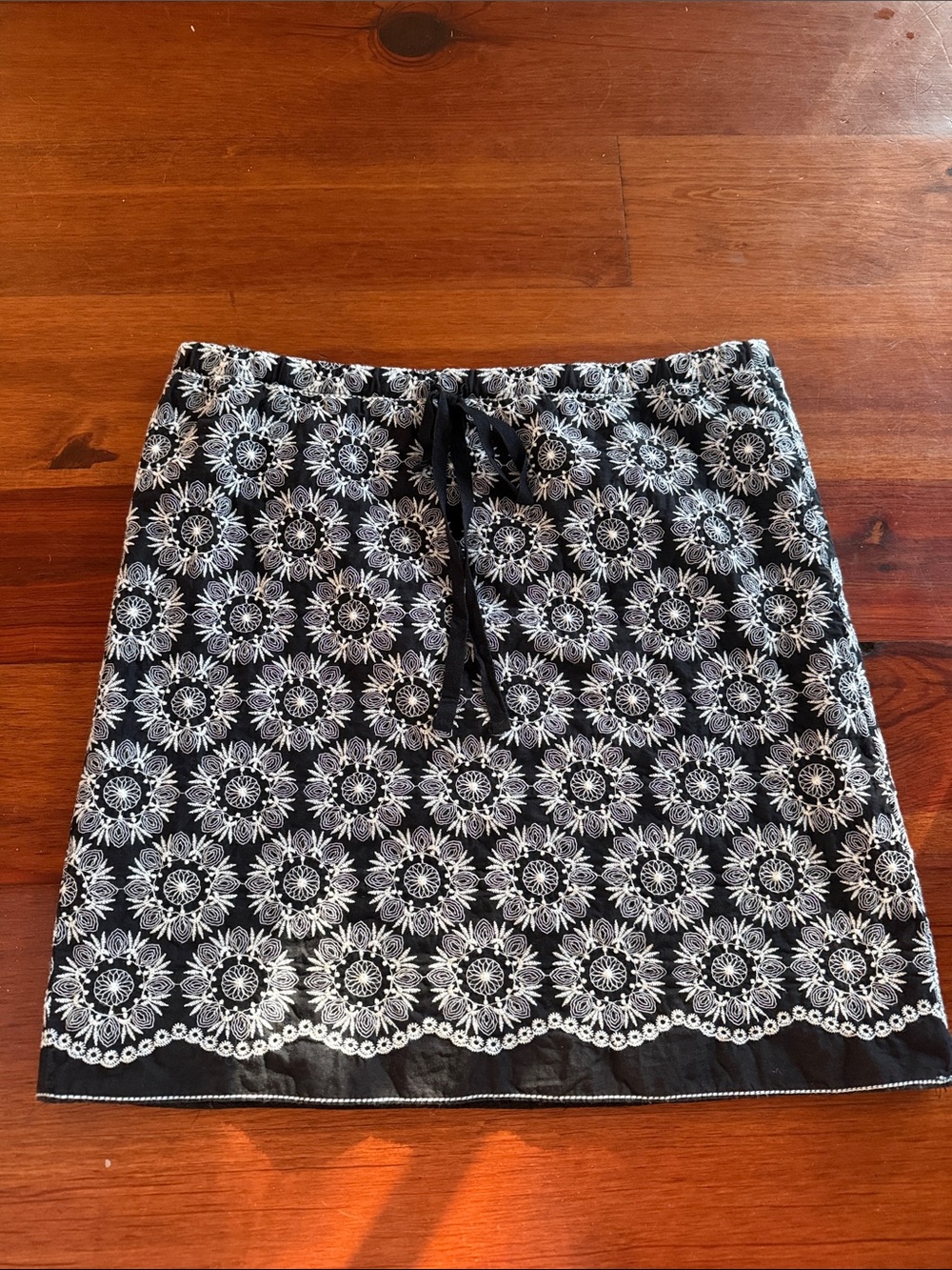 Sophie Max Black Mini Skirt with White Floral Embroidery Size Small